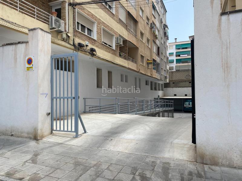 Foto dea1bcae-8872-4403-bf51-88a8f8c2877f. Parking voiture dans Pajaritos Granada