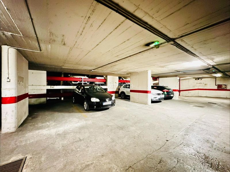 Foto b9ebc1ea-192e-41cb-9b4c-fc5d19080a24. Pis amb aparcament a Centro - Sagrario Granada