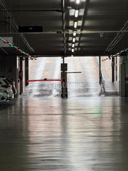 Foto d6f52cc3-397e-400c-9e79-e26d4750aee9. Parking voiture dans Centre Santa Coloma de Gramenet