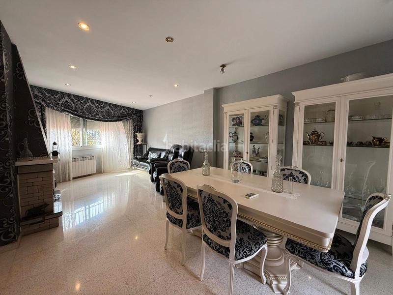 Foto 1f6e8902-7e3d-4e47-b24d-10ecc5d43068. Casa espectacular casa de 4 plantas con garaje, buhardilla y terrazas en Santa Coloma de Gramenet