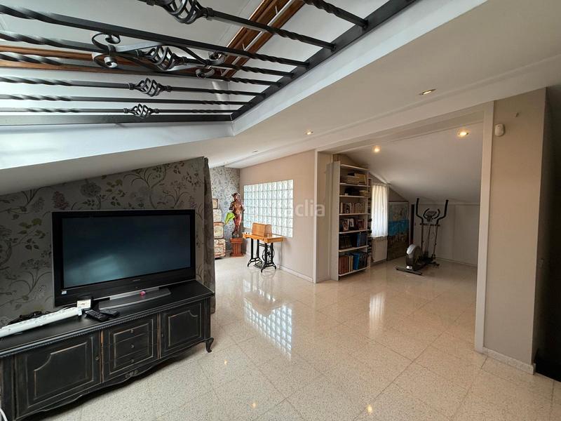 Foto 34a0d6b8-1f1a-4df0-982b-0000cca8b781. Casa espectacular casa de 4 plantas con garaje, buhardilla y terrazas en Santa Coloma de Gramenet