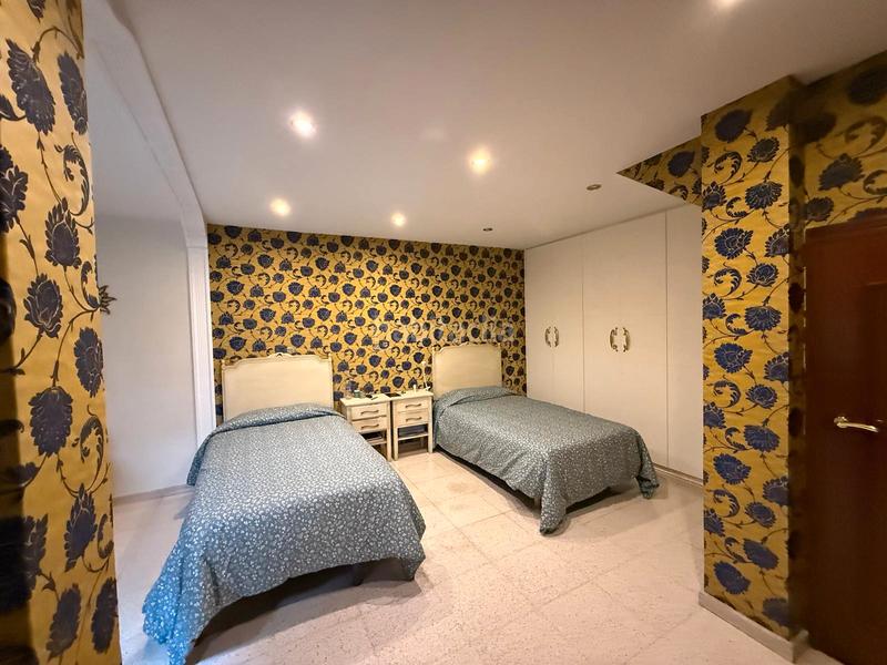 Foto 44305ce3-5b2d-49a7-81e0-3d8de928fd17. Casa espectacular casa de 4 plantas con garaje, buhardilla y terrazas en Santa Coloma de Gramenet