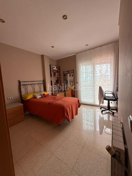 Foto 47bd2e67-c911-4955-95dc-36c82667a1eb. Casa espectacular casa de 4 plantas con garaje, buhardilla y terrazas en Santa Coloma de Gramenet