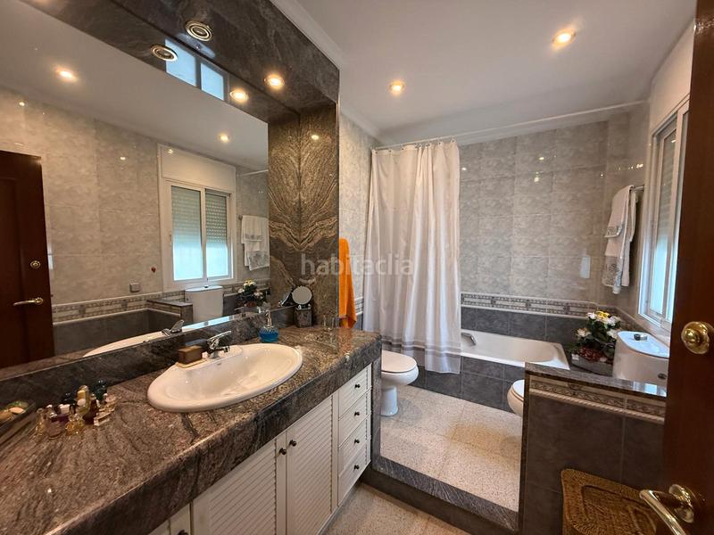 Foto 5ace4874-c8b8-40da-a928-ea6de606ef06. Casa espectacular casa de 4 plantas con garaje, buhardilla y terrazas en Santa Coloma de Gramenet