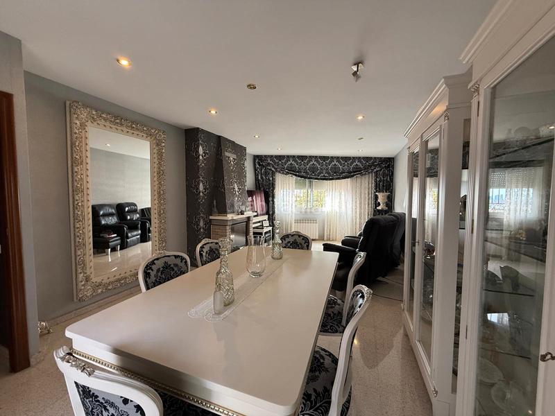 Foto 82e48e94-7836-4574-89c3-69d0208d9332. Casa espectacular casa de 4 plantas con garaje, buhardilla y terrazas en Santa Coloma de Gramenet