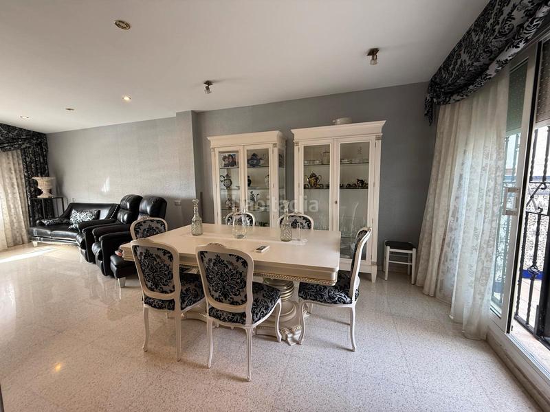 Foto a64c9faf-bfdd-4264-ade9-a59d03b94b79. Casa espectacular casa de 4 plantas con garaje, buhardilla y terrazas en Santa Coloma de Gramenet