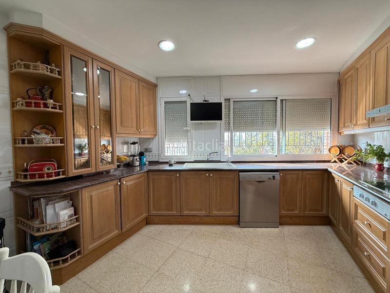 Foto abf6c0f7-5e10-4c1e-9a96-31f9632765ce. Casa espectacular casa de 4 plantas con garaje, buhardilla y terrazas en Santa Coloma de Gramenet