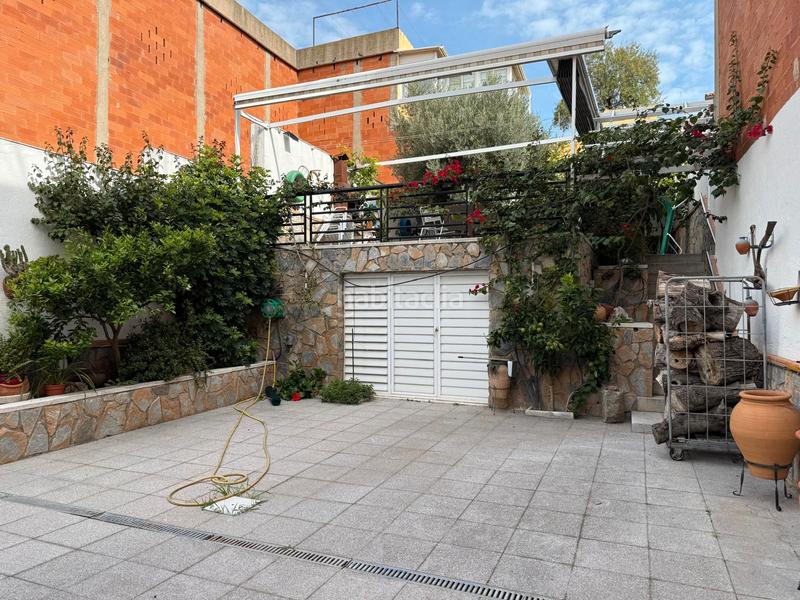 Foto ad25a107-fd57-445b-9f77-470edea71c66. Casa espectacular casa de 4 plantas con garaje, buhardilla y terrazas en Santa Coloma de Gramenet