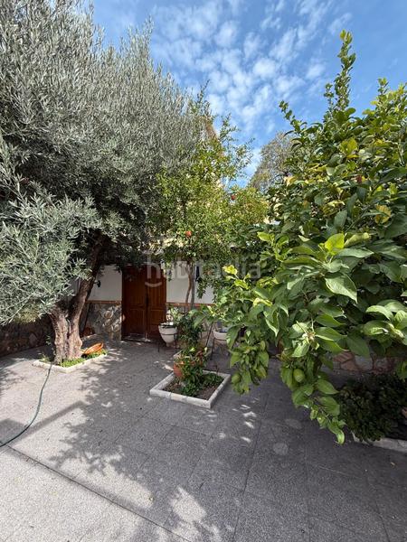 Foto ad57cfe7-8734-4137-b279-439b2df6607e. Casa espectacular casa de 4 plantas con garaje, buhardilla y terrazas en Santa Coloma de Gramenet