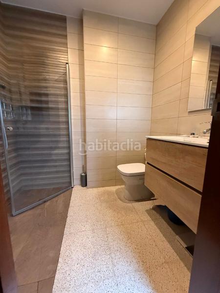 Foto b8e6d289-bedd-4027-91dd-2aae3f8947bc. Casa espectacular casa de 4 plantas con garaje, buhardilla y terrazas en Santa Coloma de Gramenet