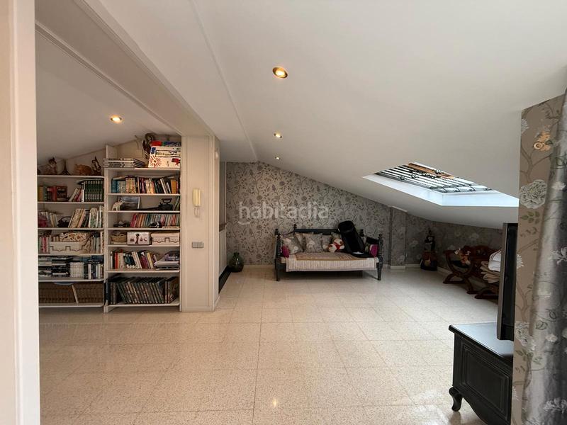 Foto bc1c94f4-7d9b-46fb-8203-1f0dcf32a9fd. Casa espectacular casa de 4 plantas con garaje, buhardilla y terrazas en Santa Coloma de Gramenet