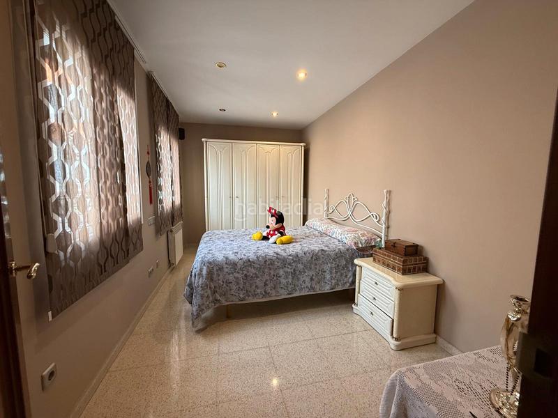 Foto cdf3448b-2acf-44dd-bdc7-ba4732978d7f. Casa espectacular casa de 4 plantas con garaje, buhardilla y terrazas en Santa Coloma de Gramenet