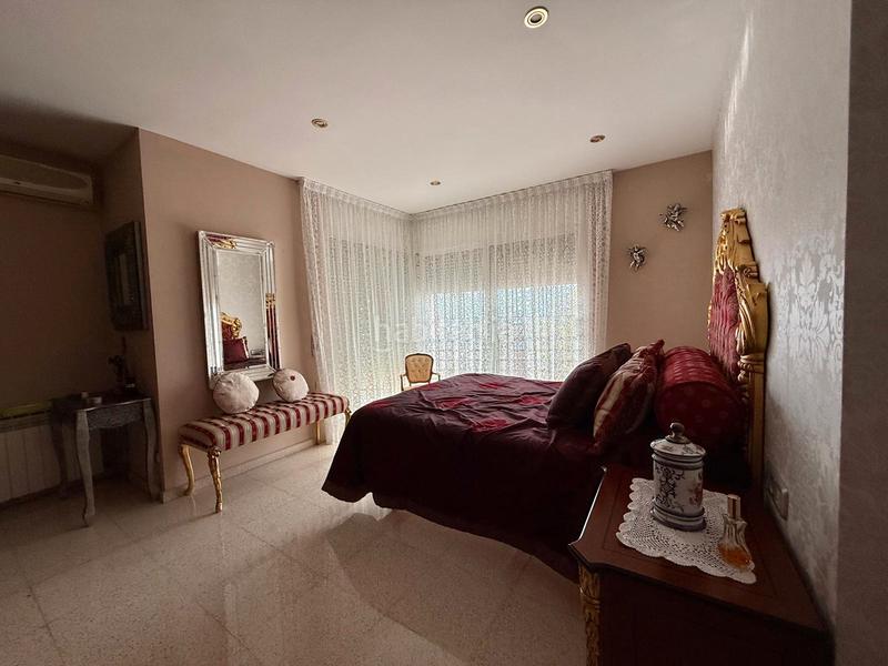 Foto d9ab0505-4cf9-4e10-87f5-a6bf38fc845a. Casa espectacular casa de 4 plantas con garaje, buhardilla y terrazas en Santa Coloma de Gramenet