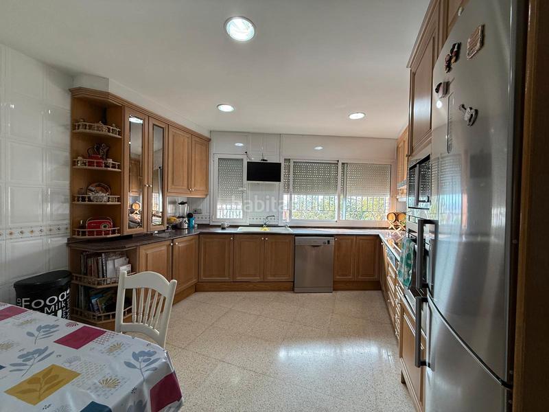 Foto de1782ad-05b9-4449-b255-4181c6d6b951. Casa espectacular casa de 4 plantas con garaje, buhardilla y terrazas en Santa Coloma de Gramenet