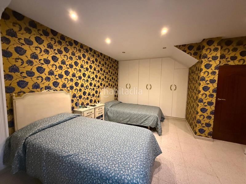 Foto e3f3bf4e-8bdc-4c58-bd5c-0a5e854a119f. Casa espectacular casa de 4 plantas con garaje, buhardilla y terrazas en Santa Coloma de Gramenet