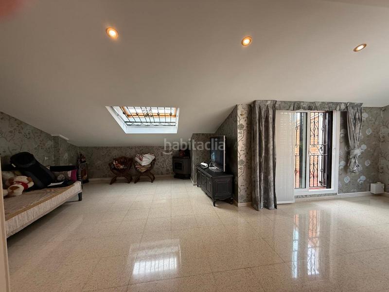 Foto f177e62b-70b4-4e8d-86fb-f824efa3e38d. Casa espectacular casa de 4 plantas con garaje, buhardilla y terrazas en Santa Coloma de Gramenet