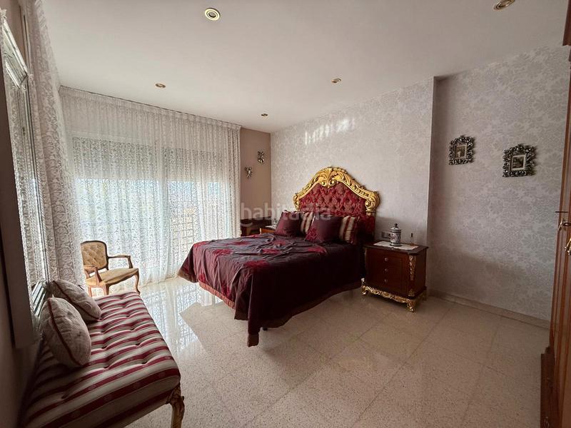 Foto fb92c81c-2f39-4123-8bce-3a7c9374f01d. Casa espectacular casa de 4 plantas con garaje, buhardilla y terrazas en Santa Coloma de Gramenet