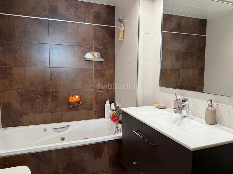 Foto bc887046-0d7e-4822-b7e7-873d4dbc6775. Flat in plaça de l'esglèsia 5 in Centre Santa Coloma de Gramenet