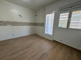 Etagenwohnung en Andjar. Piso avenida 28 de febrero con cochera