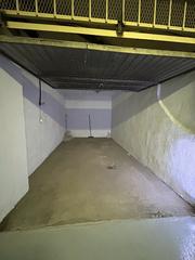 Aparcament cotxe  Calle larga. Garaje en calle larga