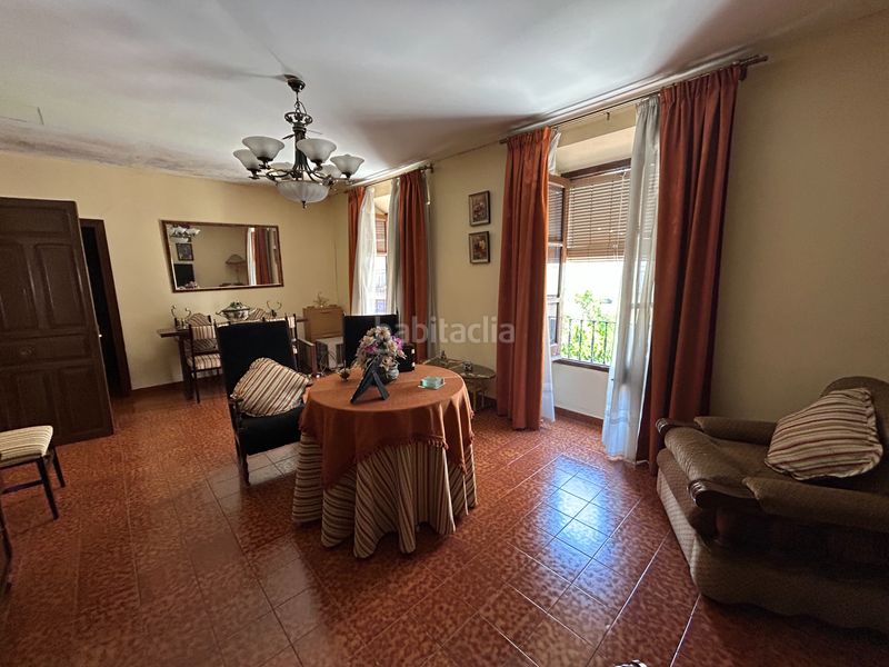 Foto 5a15c1e4-dafa-4fb1-a167-3e9af2532e0c. Casa amb aparcament a Andújar