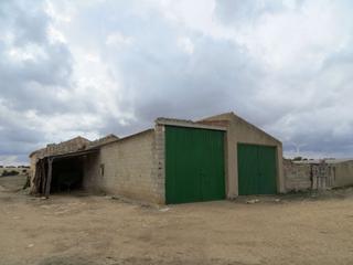 Finca rústica en Bonillo (El). Explotación ganadera a restaurar con casa de labor
