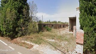 Finca rústica a Benlloch. Parcela con naves agrícolas y ganaderas, vivienda