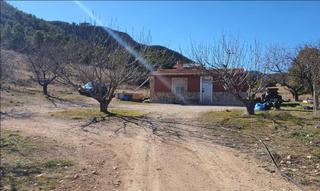 Finca rústica a Caravaca de la Cruz. Finca con explotación ganadera, vivienda