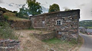 Finca rústica a Santa Eulalia de Oscos. Terreno de huerta con casa rural de piedra para reformar