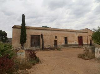 Finca rústica en Paraje agua amarga 27. V14604 finca regadío con vivienda para rehabilitar