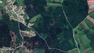 Fondo rustico in Tomiño. Parcela de monte arbolado y prado con nave/ almacén.