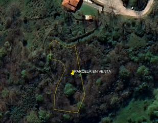 Terreny residencial a Cangas de Onís. Parcela para casa de campo con jardín