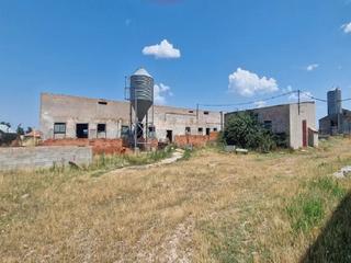 Propriété à Escarabajosa de Cabezas. Parcela junto al pueblo con explotación ganadera