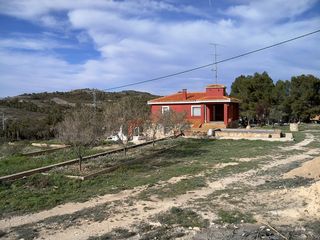 Finca rústica a N/a. V15049 finca con casa de campo y almacén