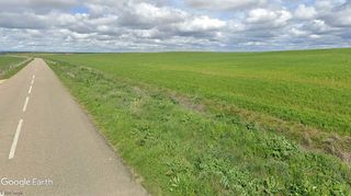 Fondo rustico in Bustillo del Oro. Parcela de labor, llana y de fácil acceso con nave agrícola para