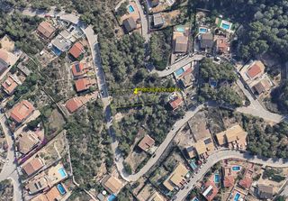 Terreno residencial  N/a. Para contrucción de chalet con jardín y piscina