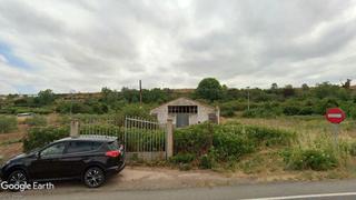 Finca rústica a Arenzana de Abajo. Parcela con nave junto a la carretera