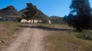 Finca rústica a San Cristóbal - San Diego. Finca con almendros, balsas y cortijo para rehabilitar