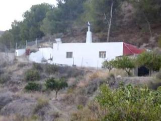 Finca rústica a Instinción. Cortijo y frutales en un excelente mirador