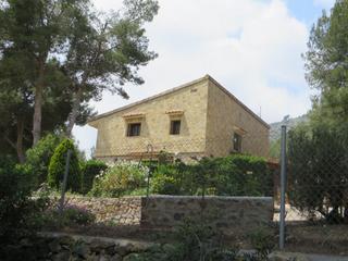 Finca rústica a Cabanes. Finca de regadío y monte, dos viviendas