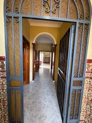 Maison à Tocina. Casa de planta baja de 304 metros en plena avenida de los rosale