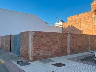 Terreny residencial a Tocina. Solar de esquina de 300 metros en la localidad de tocina (sevill