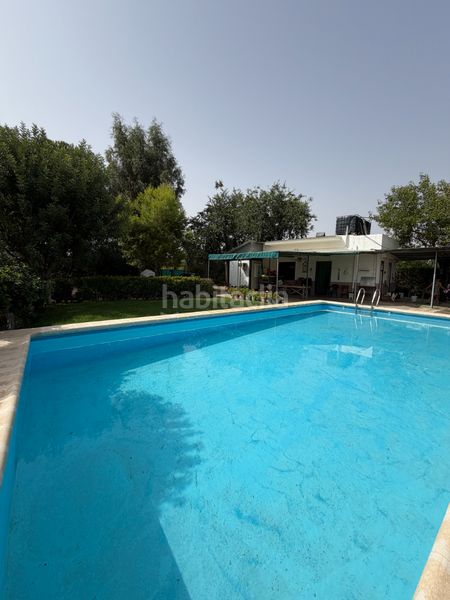 Foto f6f14804-cea2-4cef-bb13-e1488d1bf4c9. Masia amb xemeneia calefacció aparcament piscina a Carmona