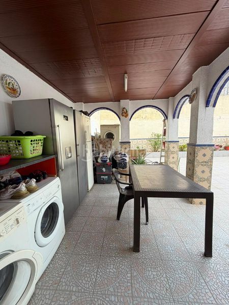 Foto e583fe92-8597-45d4-81e5-f8650a6a6058. Casa amb aparcament a Tocina