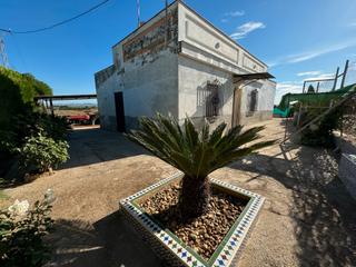Finca rústica a Cantillana. Parcela rustica con casa en zona de la monta (cantillana)