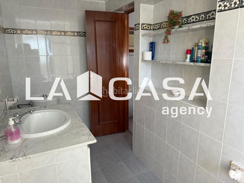 Foto 69600b3d-734e-4a38-b4bf-6d8b5e3e8436. Casa pareada en cerros de Montequinto Montequinto