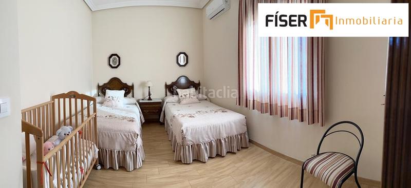 Foto 131c7fc2-c839-4f00-8e1b-be3bc8af8ab0. Chalet con parcheggio in Zafra