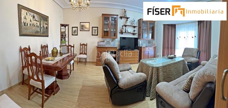 Foto a6b3a9d1-cad9-4893-bc66-eca5d4546df3. Chalet con parcheggio in Zafra