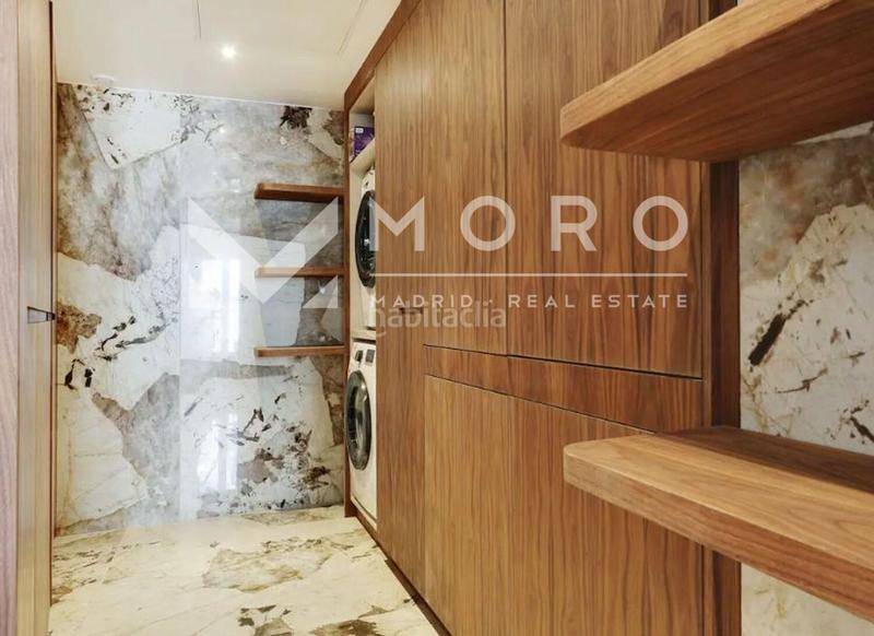 Foto 30124627-1383-4a08-b27e-af4da5f709a1. Piso ático de lujo en reforma integral en Goya luz, vistas y terraza privada en Madrid