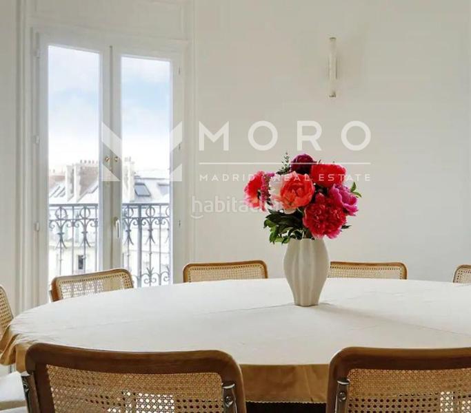 Foto a2ea2f44-f9d0-486b-b672-00ac1ae2dda4. Piso ático de lujo en reforma integral en Goya luz, vistas y terraza privada en Madrid